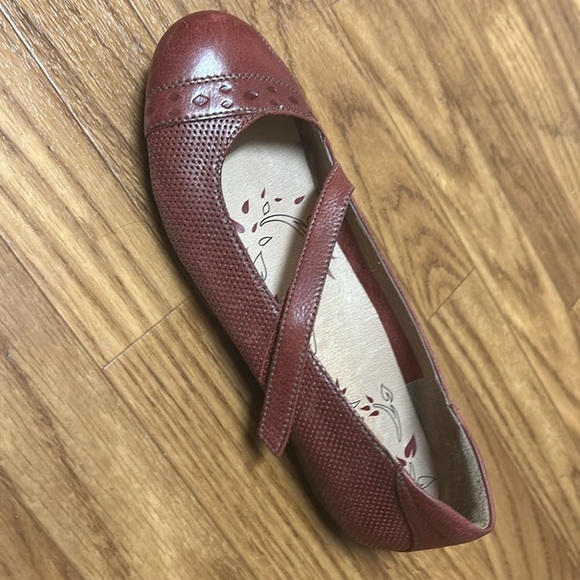TAOS RED MARY JANE FLAT SZ 8.5 - Picture 4 of 9